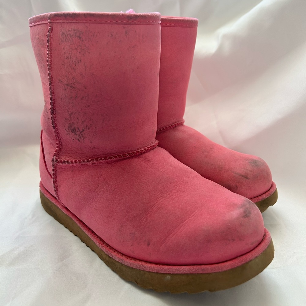 Kids Pink Uggs. Size 3. Classic Short. Used.